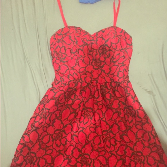 Semi formal red dress - Picture 1 of 2